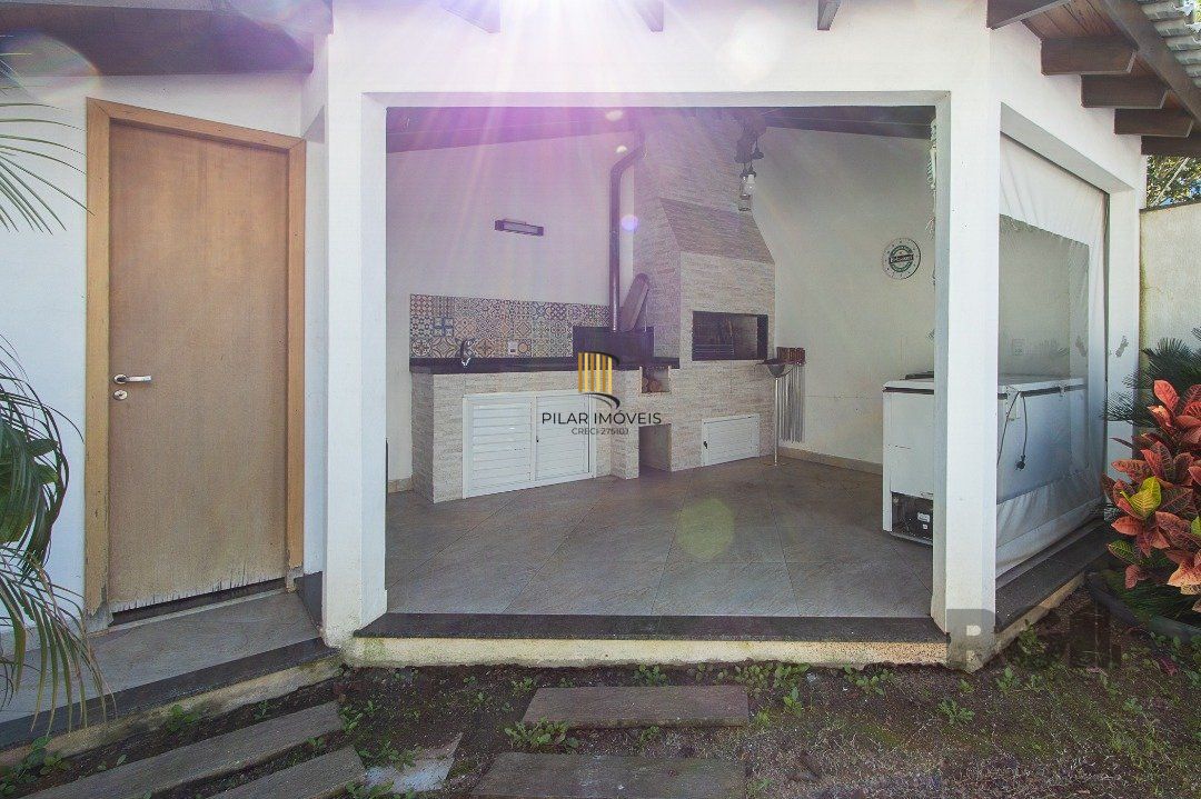 Casa 4 dormitórios no bairro Nonoai