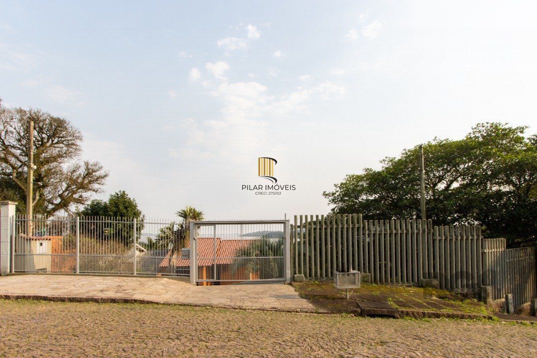 Casa para Venda - 220m², 3 dormitórios, sendo 2 suites, 5 vagas - Espirito Santo