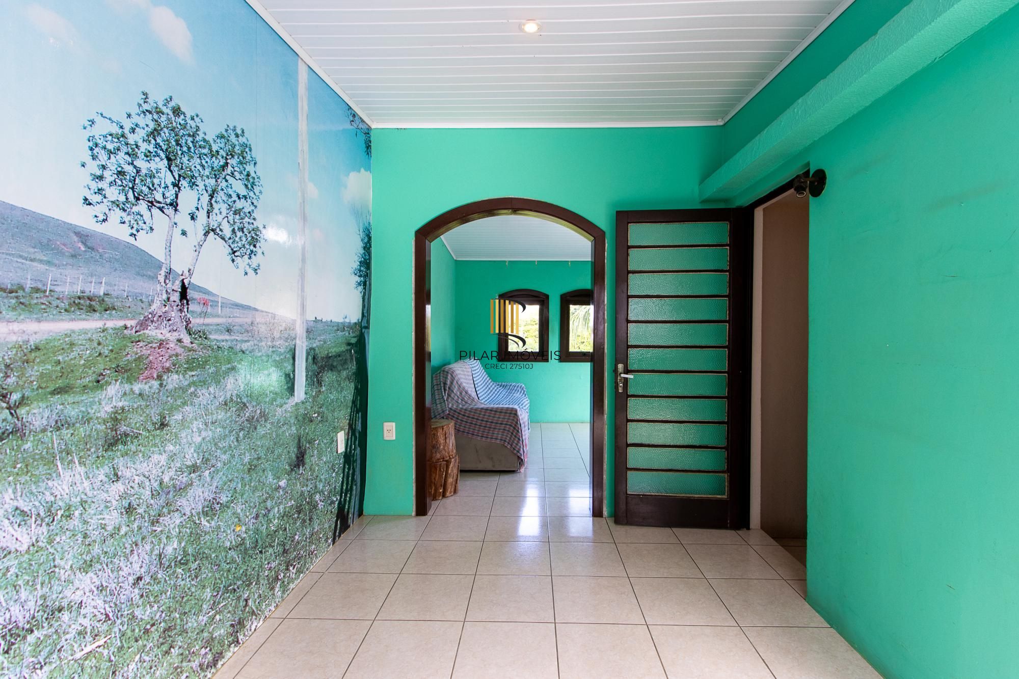 Casa de condomínio, 3 dormitórios, 1 suíte, 1 vaga coberta, no bairro Cristal.