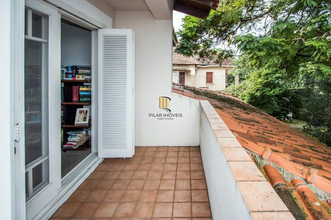 Casa para Venda - 489m², 4 dormitórios, sendo 2 suites, 3 vagas - Cristal