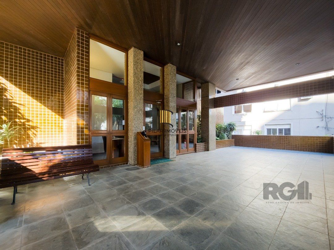 Cobertura com 222m² privativos, 3 quartos, 1 suite, lareira, piscina, 2 vagas no Bairro Rio Branco