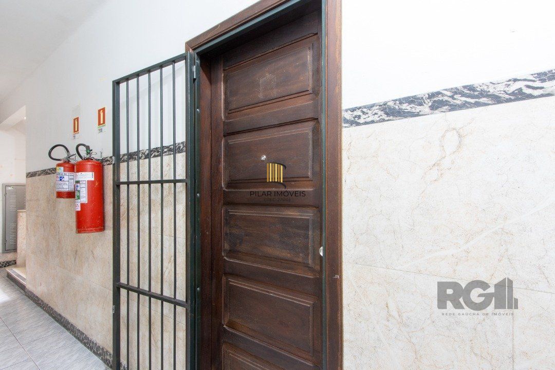 Apartamento térreo, com pátio, 2 quartos - Bairro Menino Deus