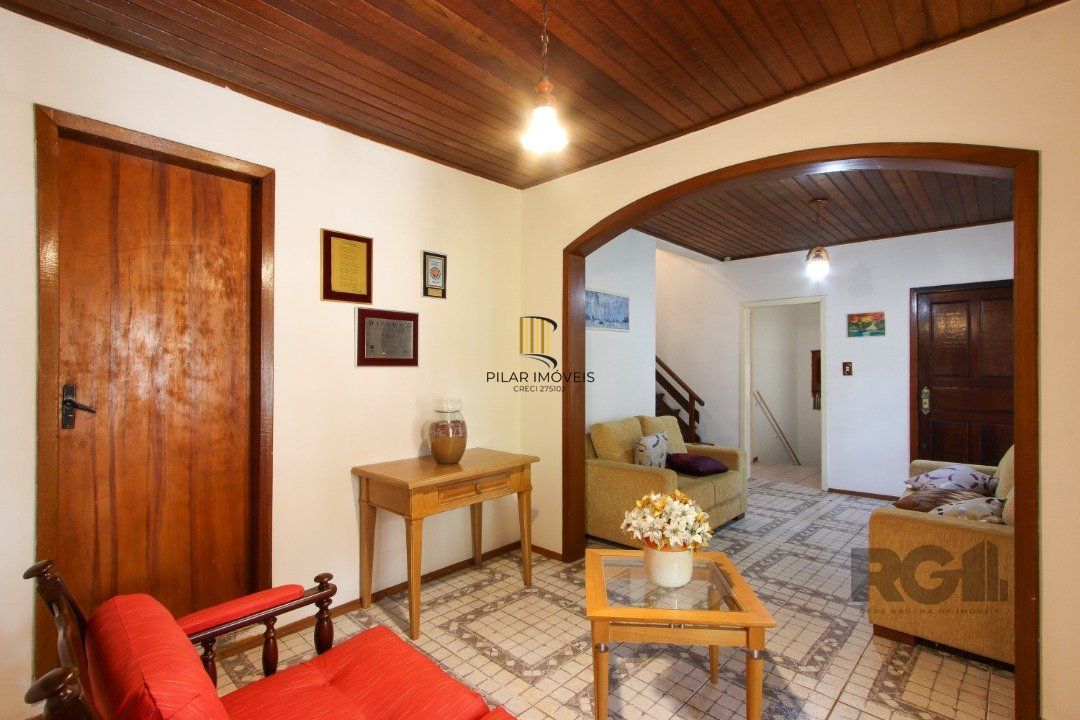 Casa 04 dormitórios, 02 suítes, living 02 ambientes