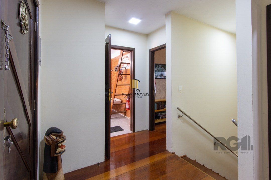 Casa para Venda - 220m², 3 dormitórios, sendo 2 suites, 5 vagas - Espirito Santo