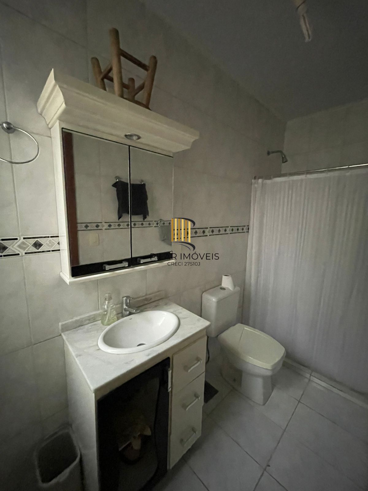 Casa de alvenaria com 104,37m² 3 dormitórios sendo 1 suíte, 2 vagas cobertas