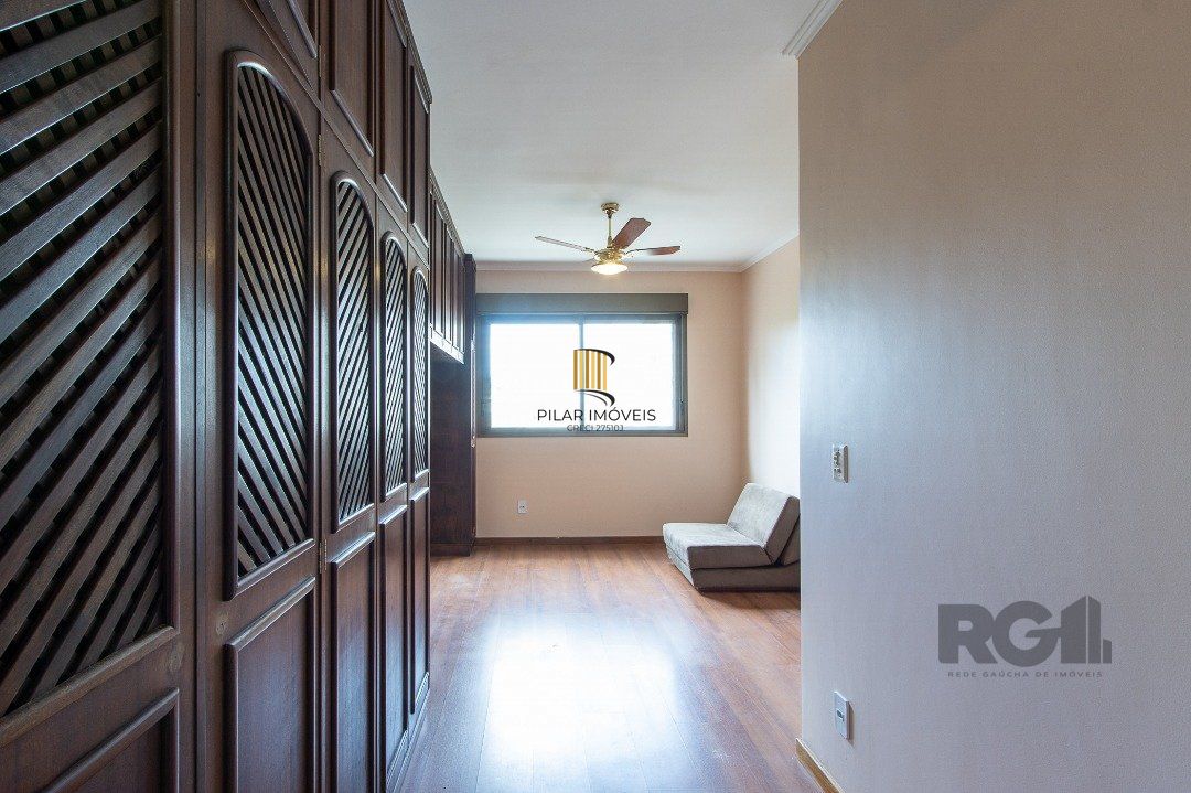 Apartamento 3 quartos, 1 suite, dependência, sacada com churrasqueira, 2 vagas - Bairro Menino Deus