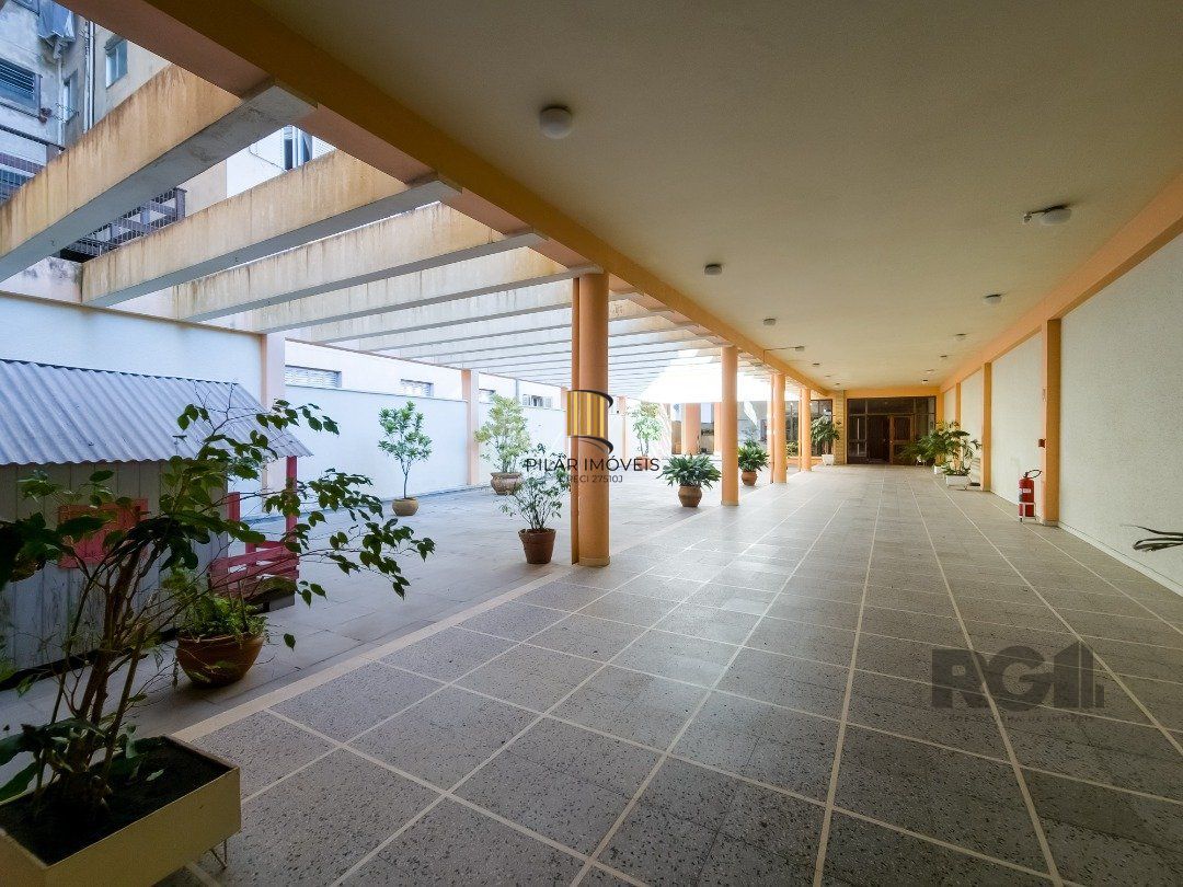 Apartamento, 3 quartos, 1 suite, dependência de empregada, elevador - Centro Histórico - Porto Alegre