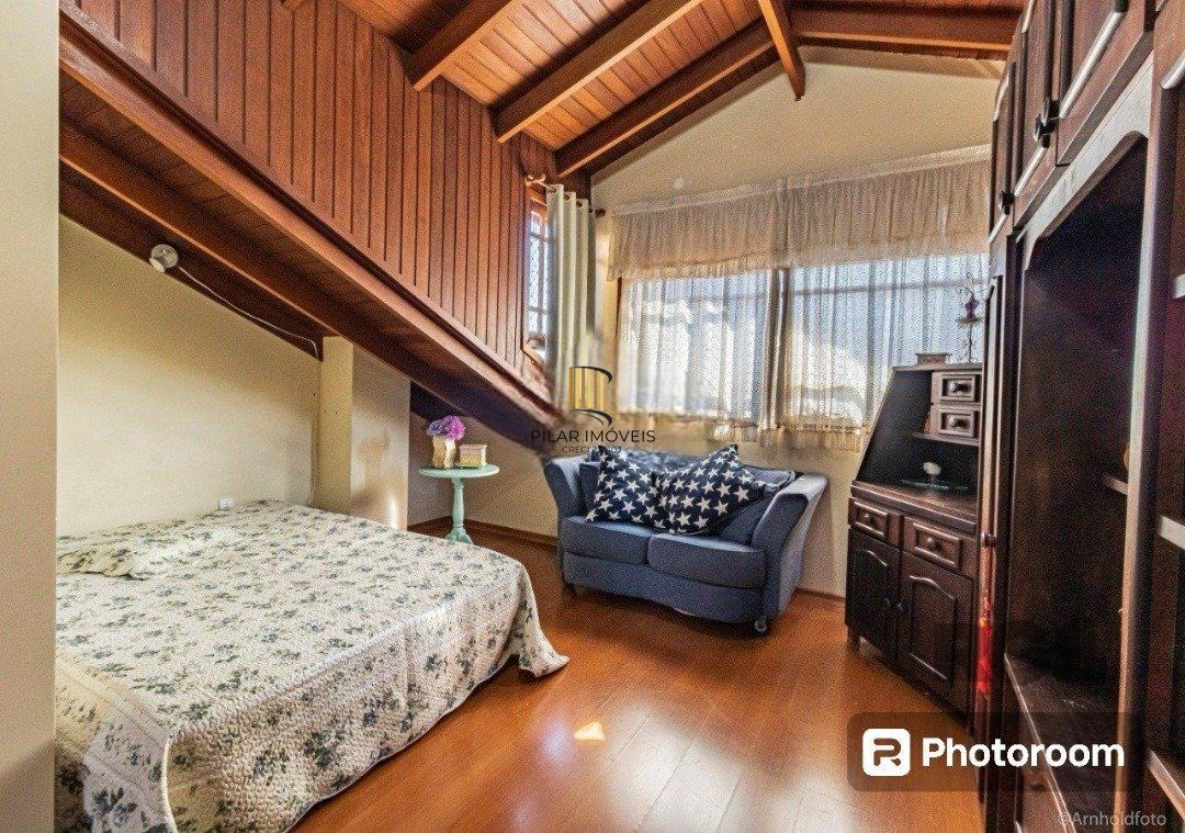 Casa 6 dormitórios no bairro Ipanema