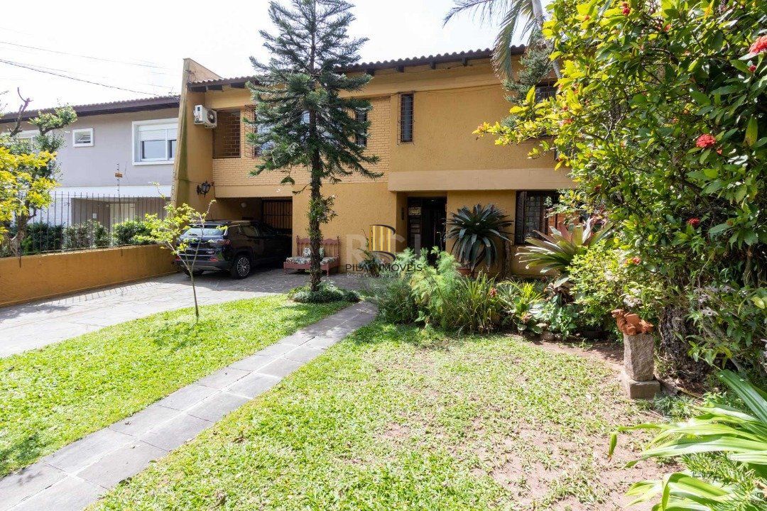 Casa para Venda - 435m², 4 dormitórios, sendo 4 suites, 4 vagas - Cristal
