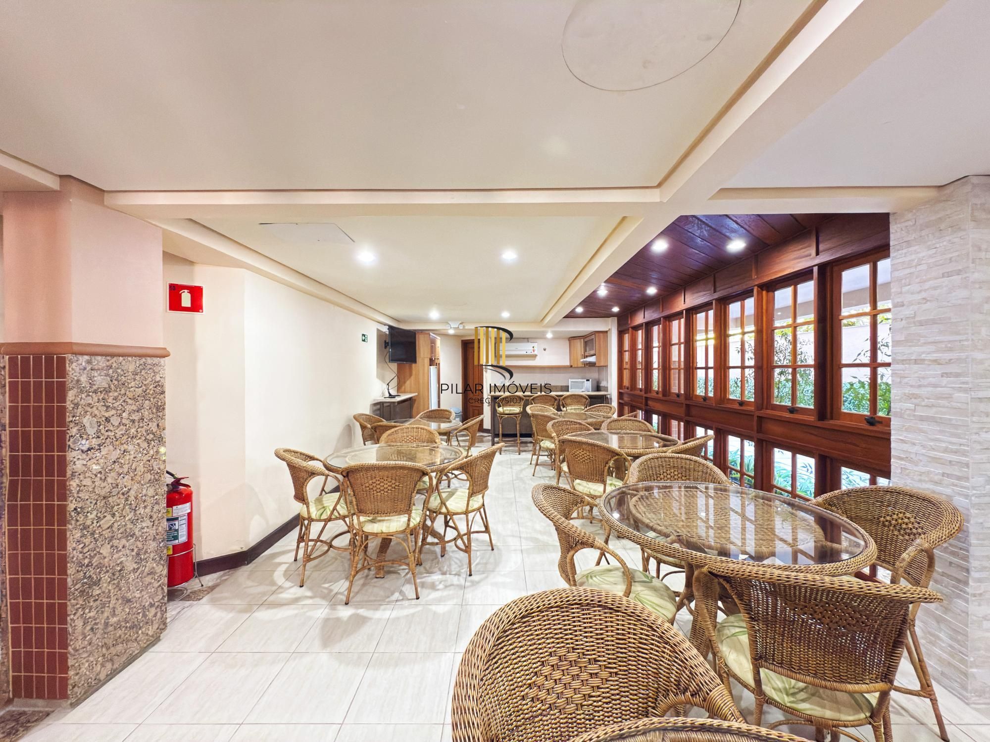 Apartamento desocupado, 2 quartos (1 suite), 2 vagas - Bairro Tristeza