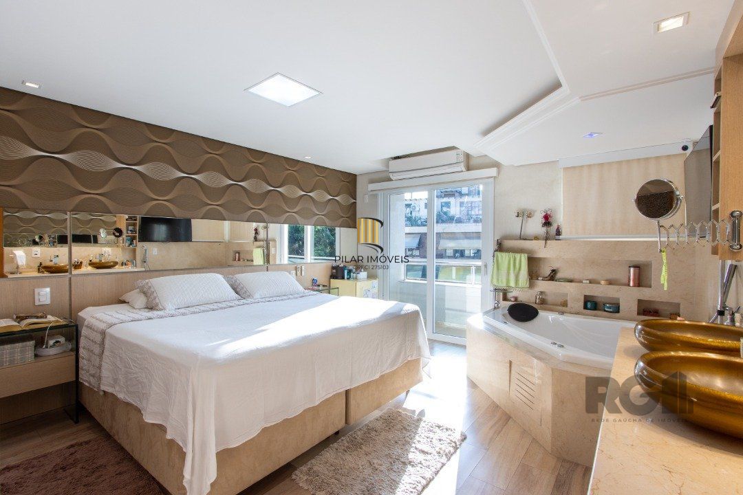 Casa com 5 suites com area privativa 714,00