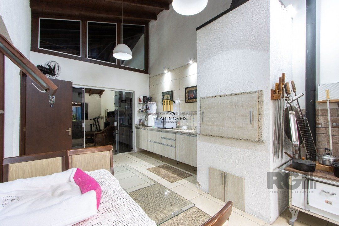 Casa 3 dormitórios no bairro Hípica
