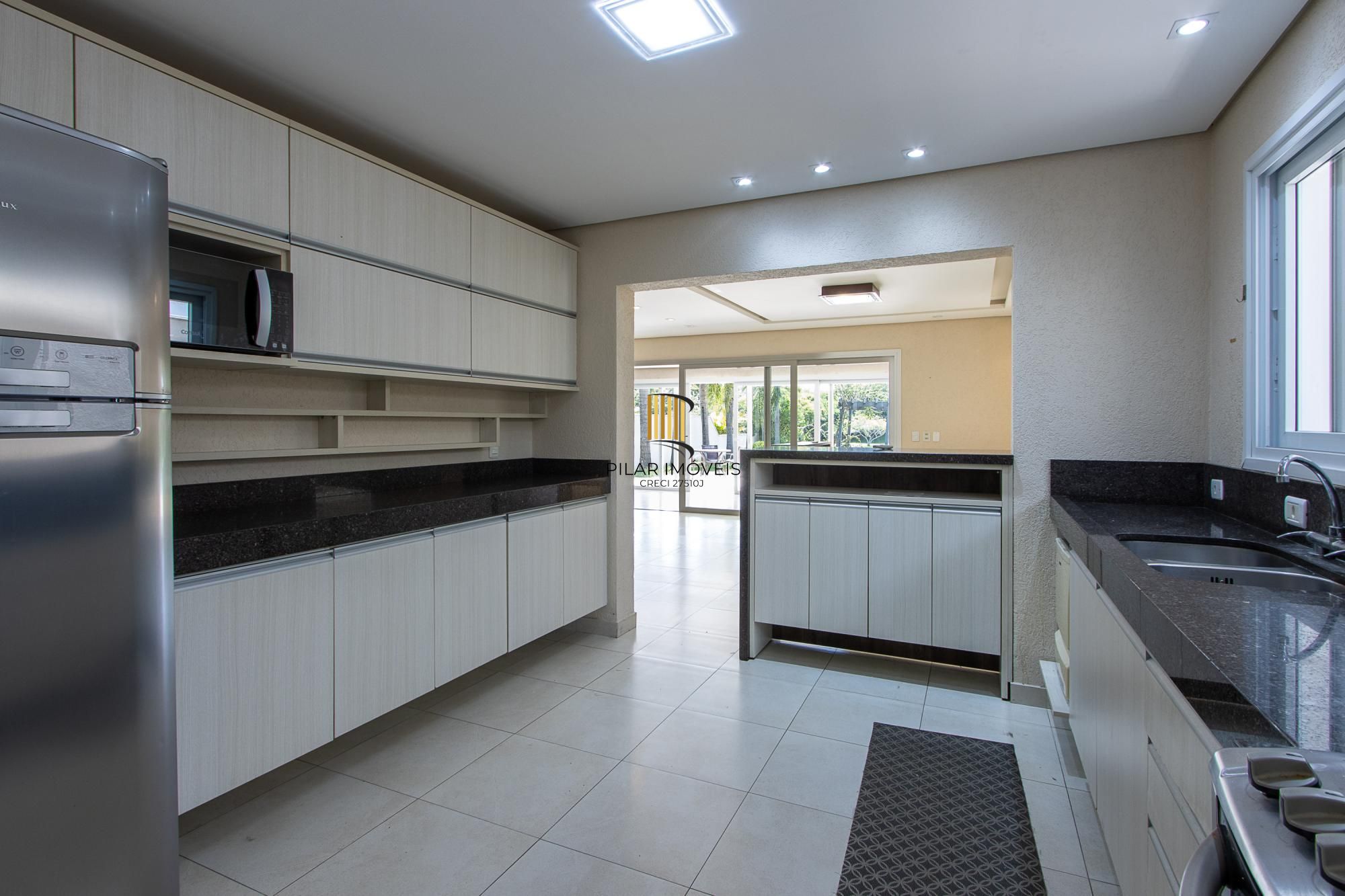 Casa de Condomínio 4 dormitórios no bairro Belém Novo