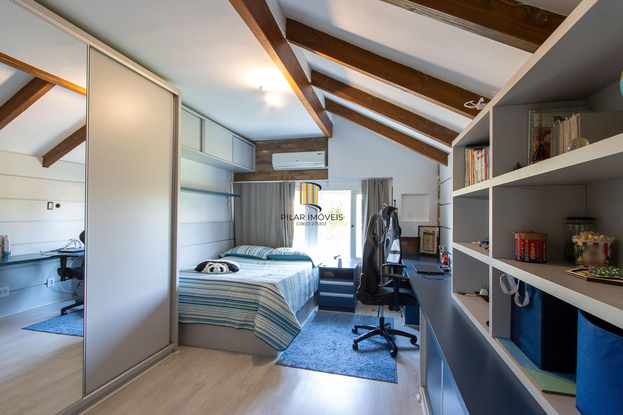 Casa 4 suites no Terra Ville, com home office, estar íntimo, 4 vagas e piscina.