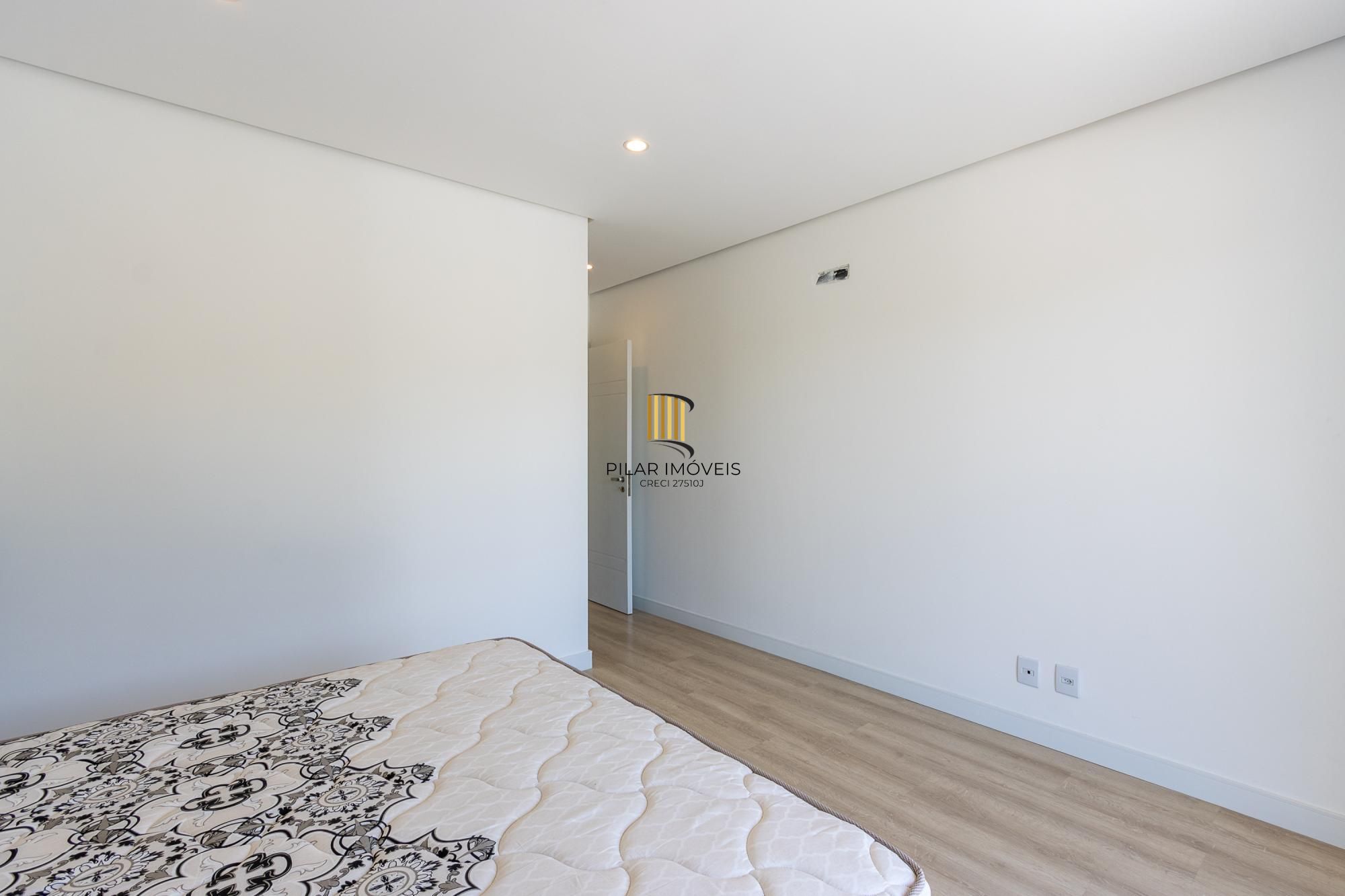 Casa de Condomínio 4 dormitórios no bairro Vila Nova