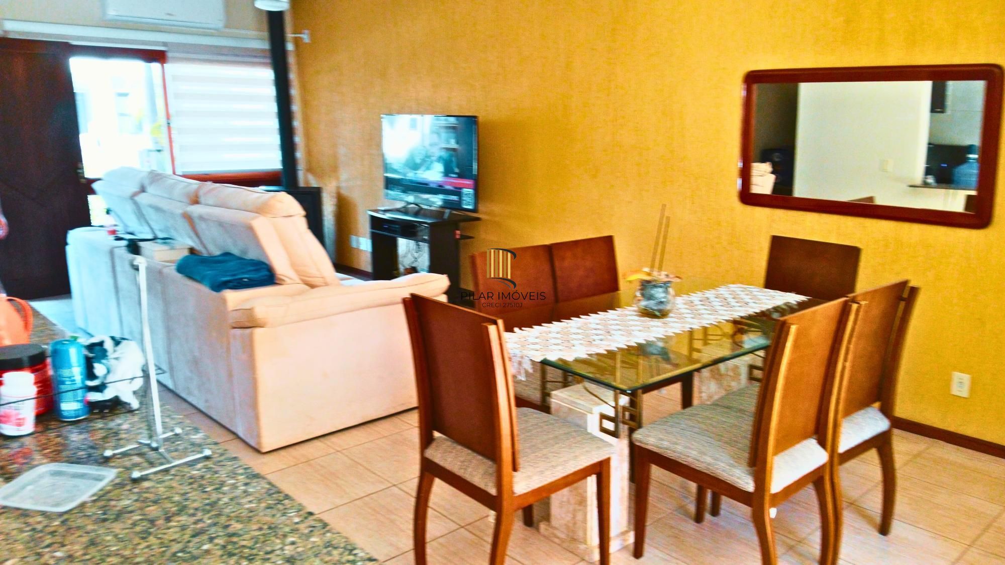 Casa aconchegante com 3 dormitórios, piscina e lareira