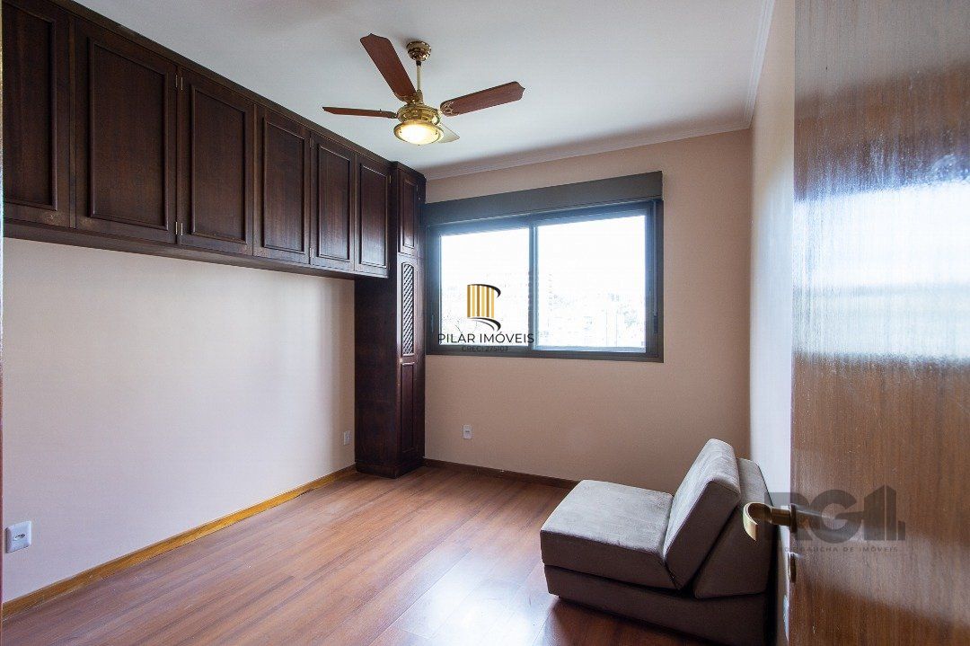 Apartamento 3 quartos, 1 suite, dependência, sacada com churrasqueira, 2 vagas - Bairro Menino Deus
