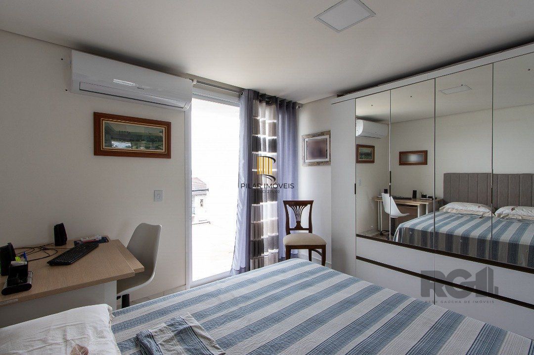 casa possui 3 suítes, 2 com closet