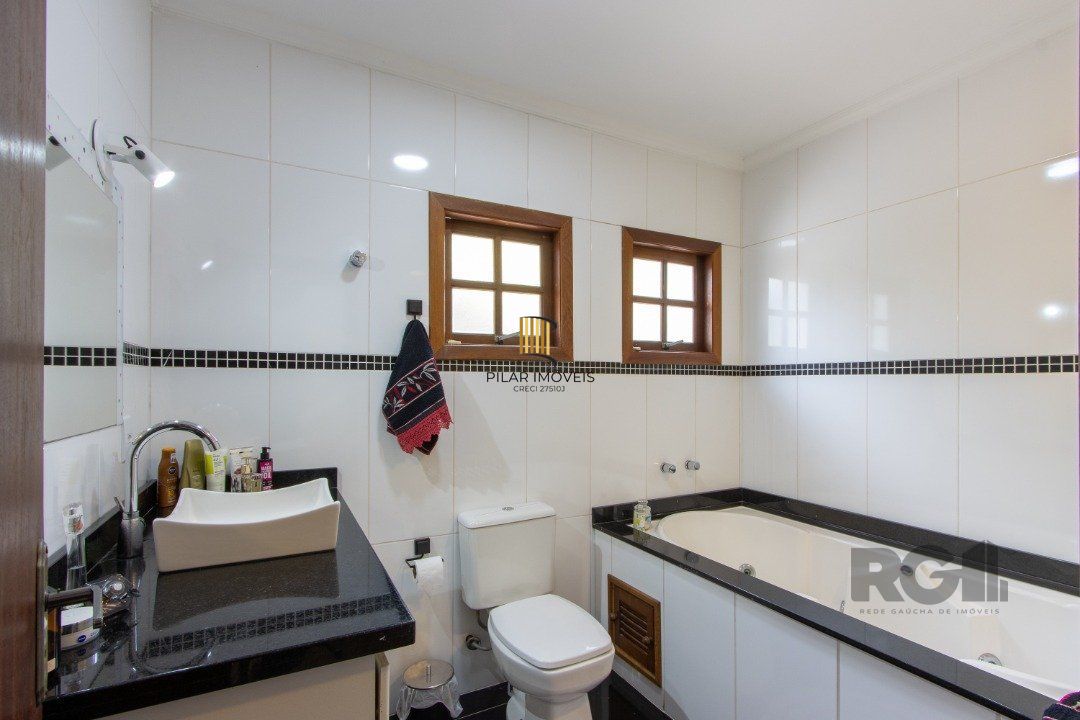 Casa 4 dormitórios no bairro Hípica