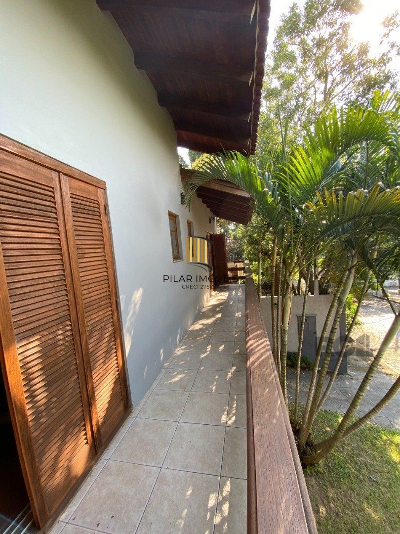 Casa para Venda - 350m², 4 dormitórios, sendo 4 suites, 4 vagas - Tristeza
