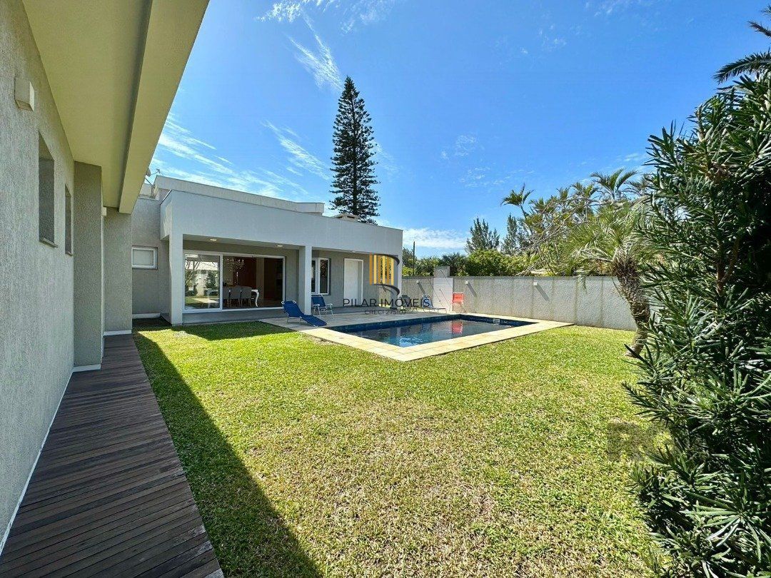 Casa 4 dormitórios no bairro Atlântida