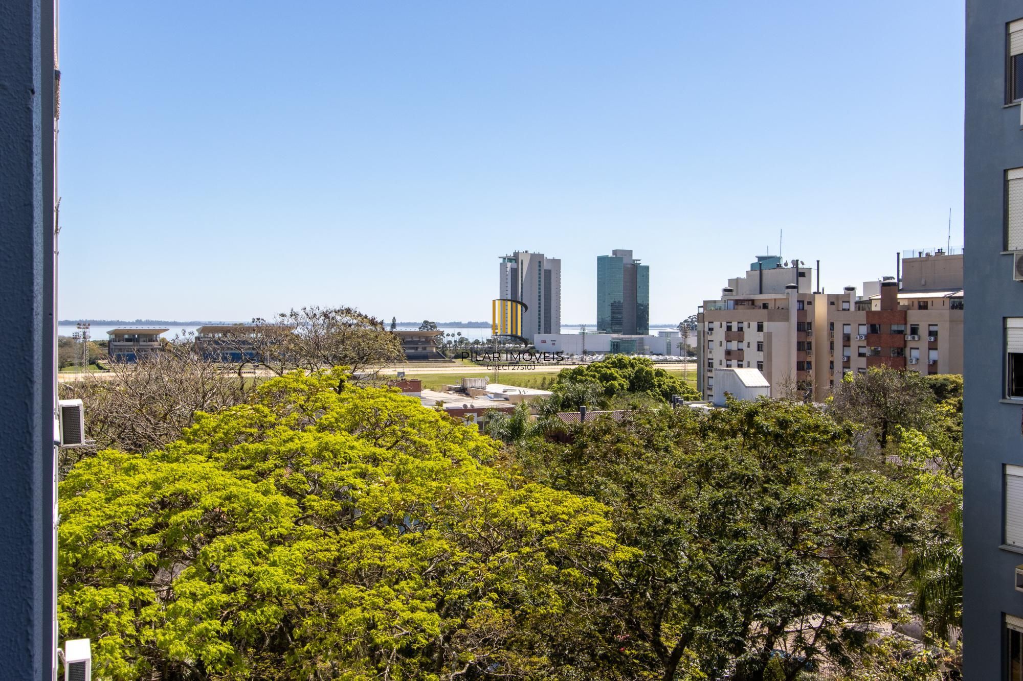 Apartamento 3 quartos, reformado, condomínio com infraestrutura - Bairro Cristal