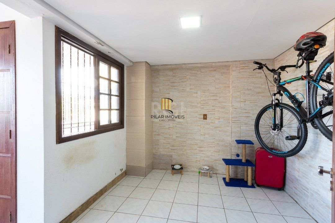 Casa para Venda - 300m², 5 dormitórios, 2 vagas - Cavalhada