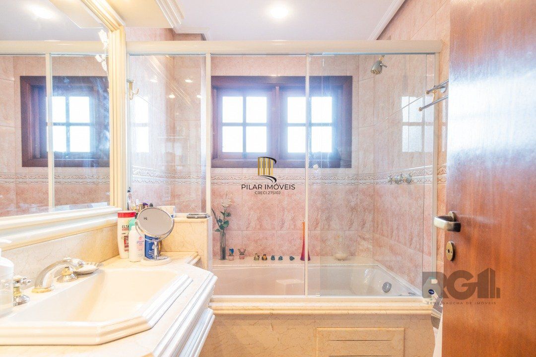 Apartamento amplo de 191m² privativos reformado