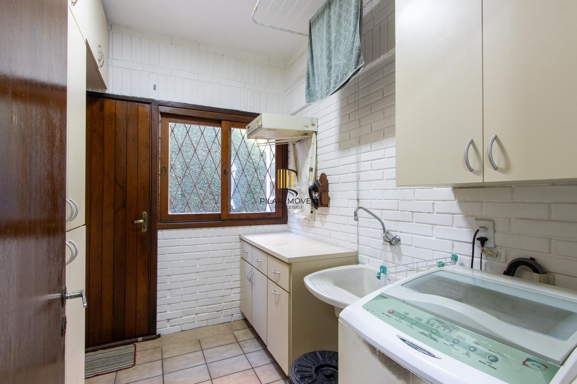 Casa 5 dormitórios no bairro Teresópolis