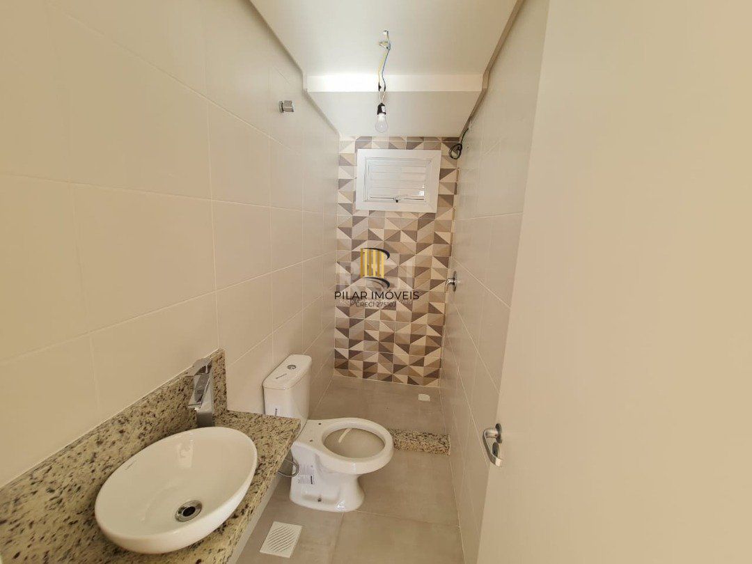 Casa para Venda - 133m², 3 dormitórios, sendo 3 suites, 1 vaga - Guarujá