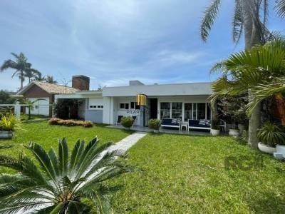 Casa 4 dormitórios no bairro Atlântida
