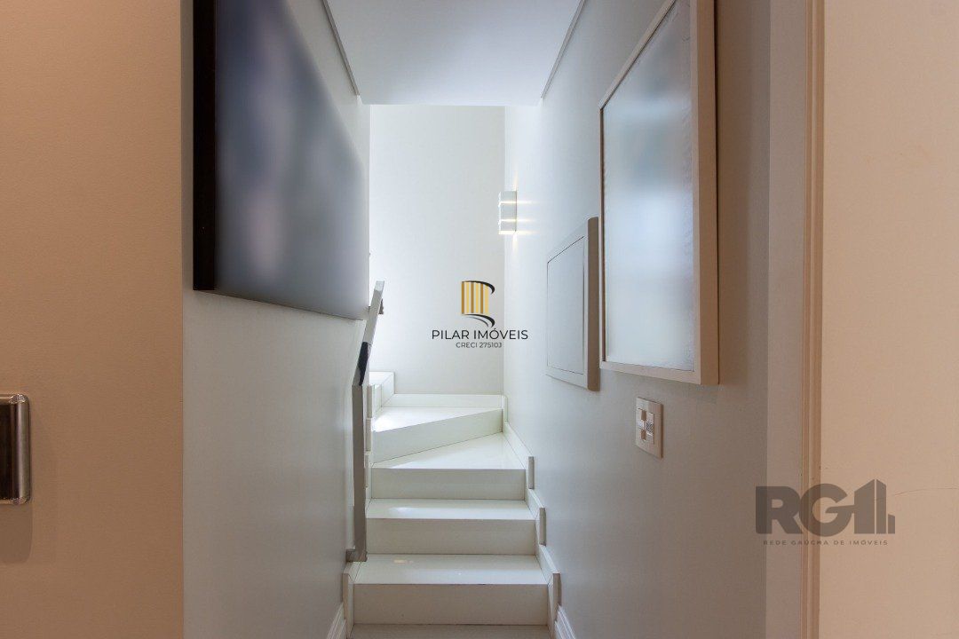 Casa em condominio, mobiliada com 741m² privativos , com 3 suítes- master