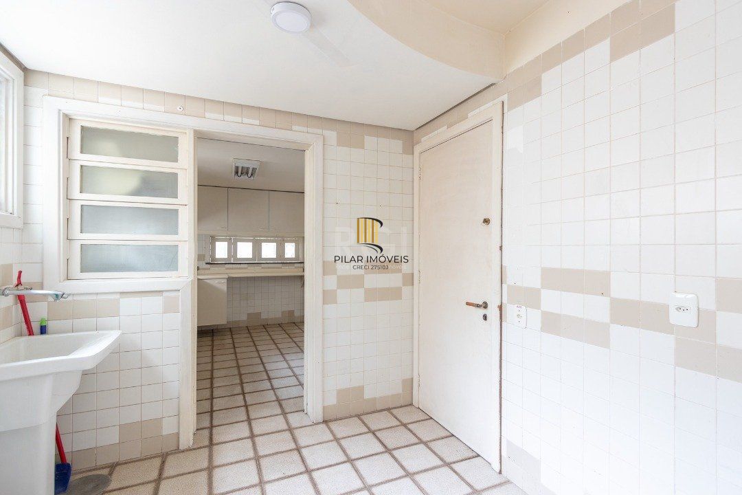 Cobertura para Venda - 302m², 4 dormitórios, sendo 1 suites, 3 vagas - Menino Deus