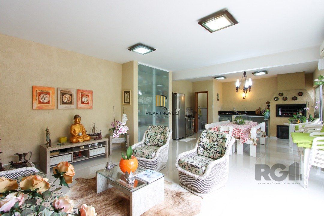 Excelente Casa Tipo Sobrado de alvenaria