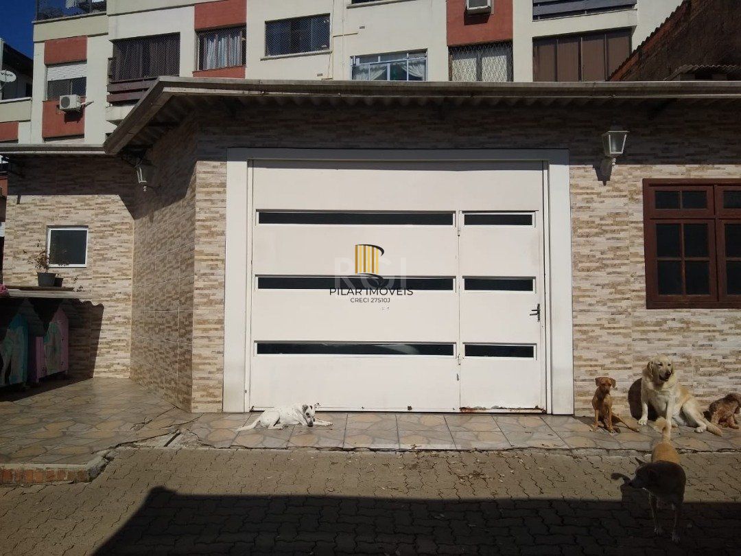 Casa para Venda - 165m², 2 dormitórios, 4 vagas - Menino Deus