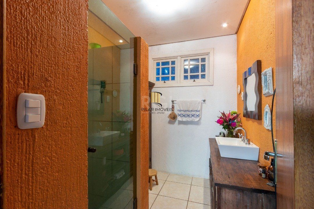 Casa para Venda - 292.21m², 4 dormitórios, sendo 2 suites, 3 vagas - Tristeza