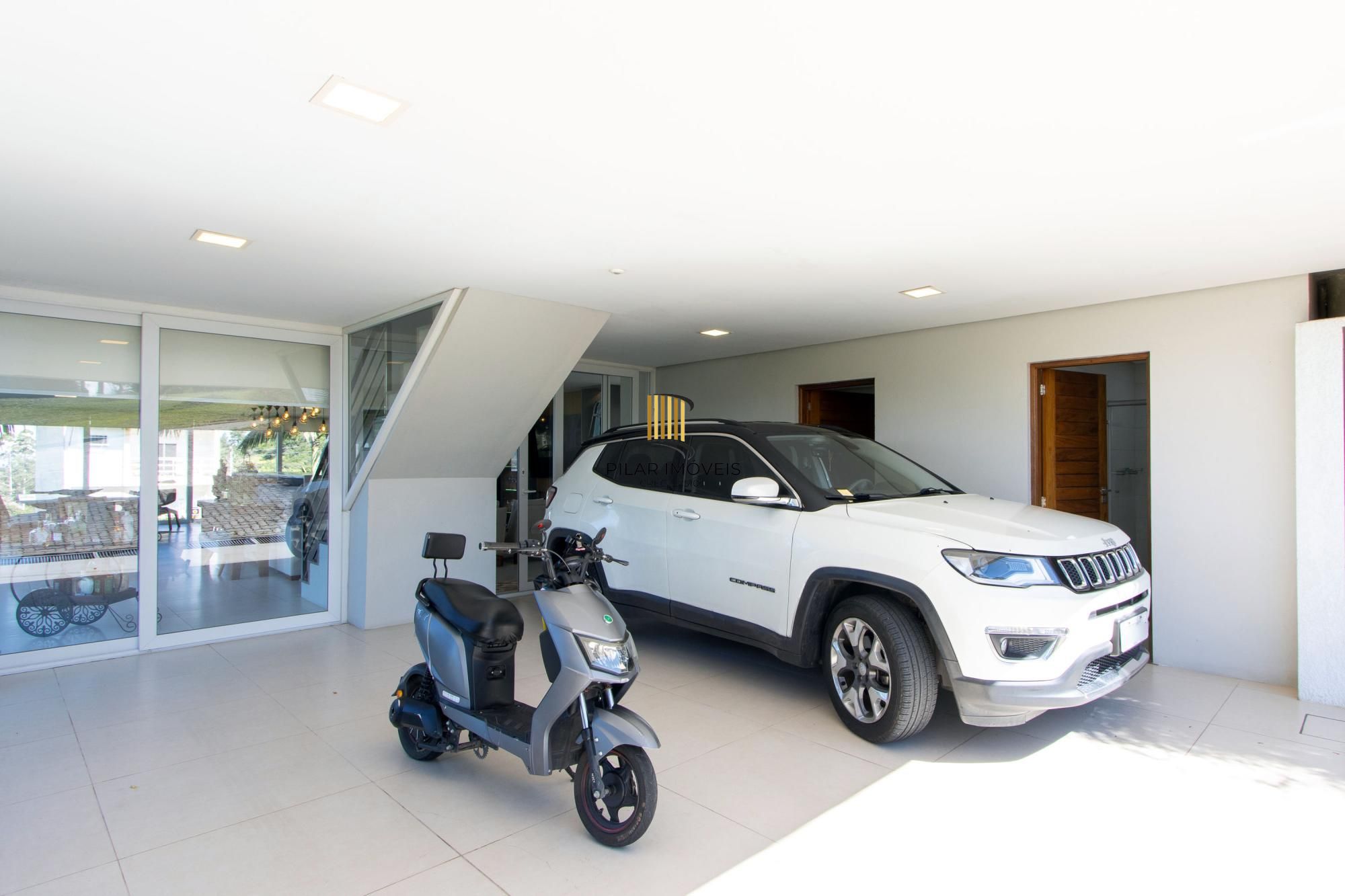 Luxuosa Casa em Condomínio de Alto Padrão com vista para Guaiba