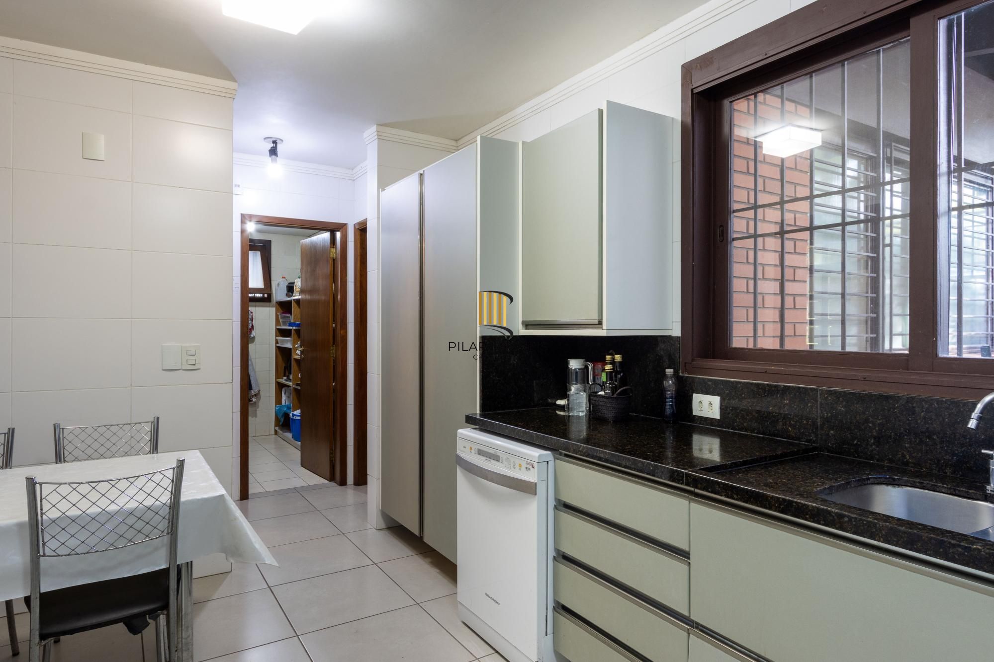 Casa de Condomínio 4 dormitórios no bairro Cavalhada