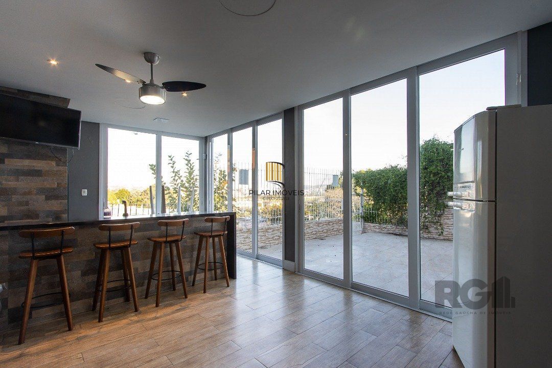 Casa 6 dormitórios no bairro Cristal