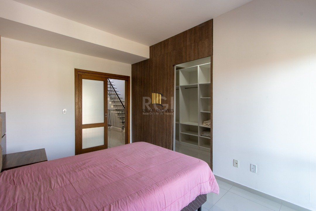 Casa para Venda - 204m², 3 dormitórios, sendo 3 suites, 2 vagas - Espirito Santo