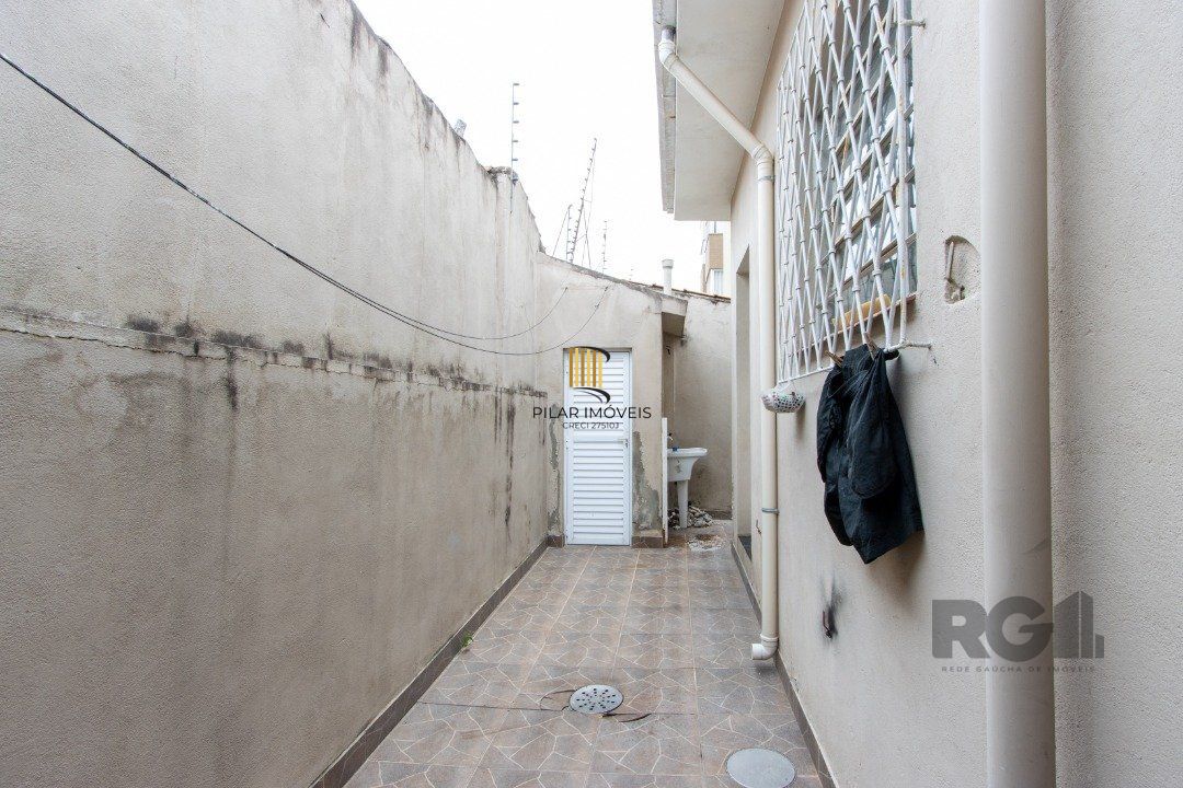 Casa para Venda - 126.89m², 3 dormitórios, 5 vagas - Azenha