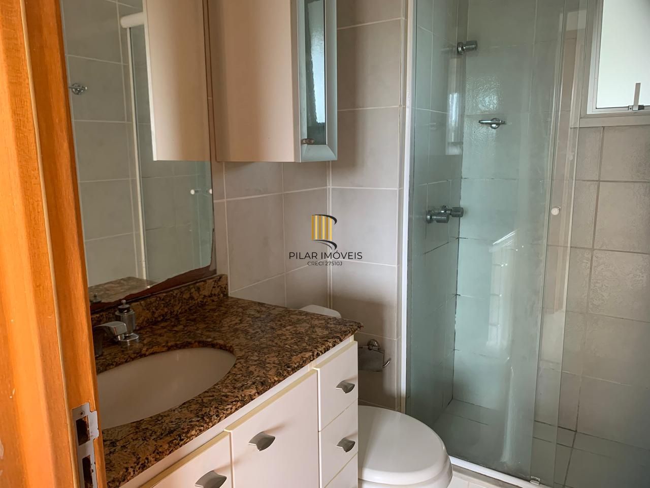 APARTAMENTO COM 2 DORMITORIOS,  1 VAGA COBERTA E ELEVADOR.