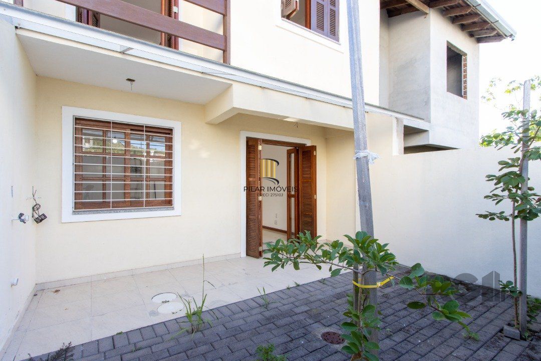 Casa para Venda - 120m², 3 dormitórios, sendo 1 suites, 1 vaga - Guarujá