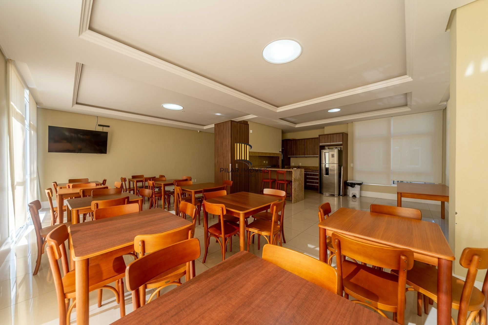 Apartamento semimobiliado, com 94m privativos, 2 suites e 3 vagas de garagem