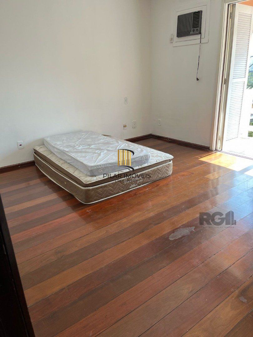 Casa para Venda - 507m², 4 dormitórios, sendo 2 suites, 6 vagas - Cavalhada