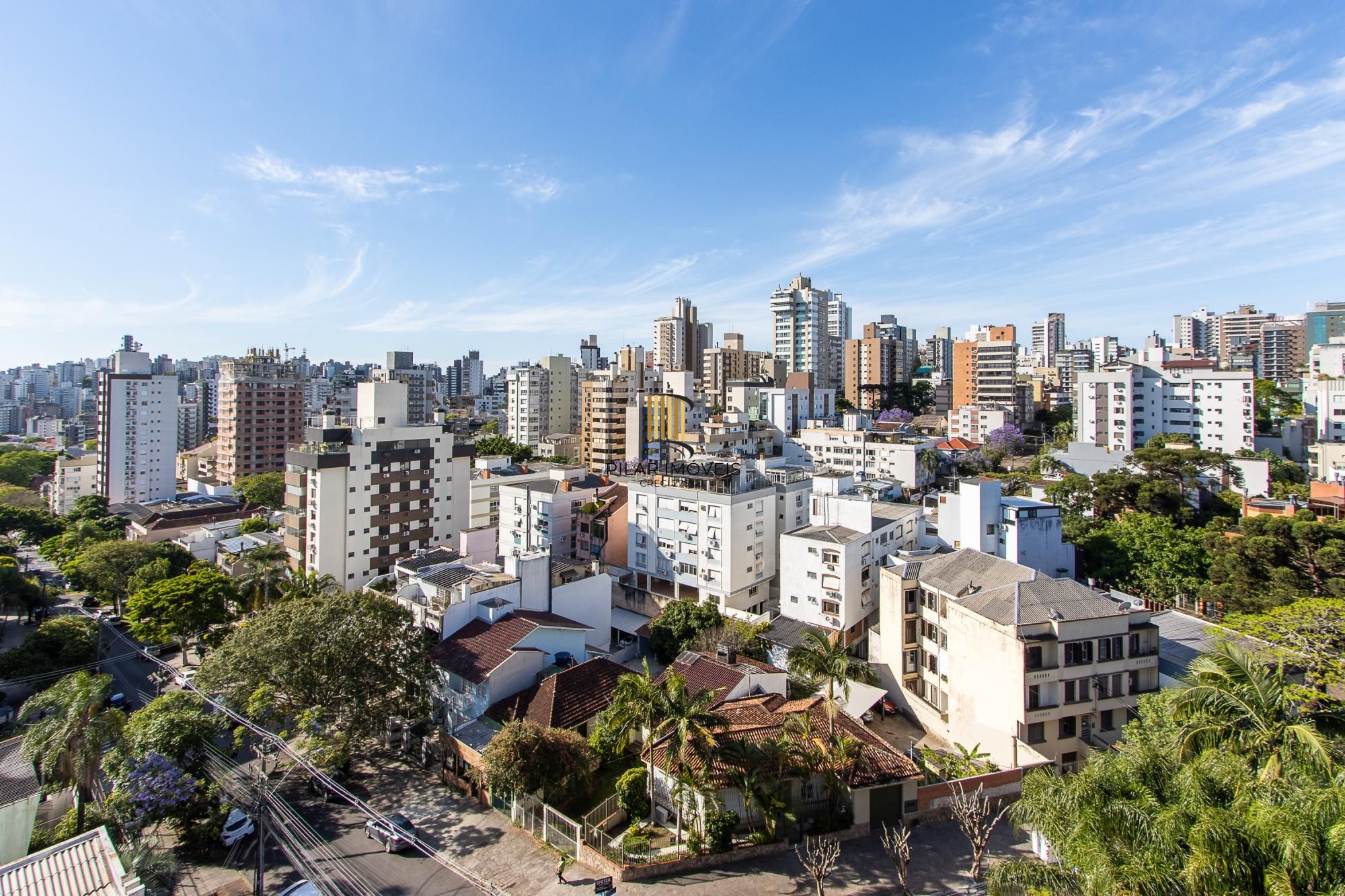 Cobertura com 2 dormitórios, incluindo 1 suíte.