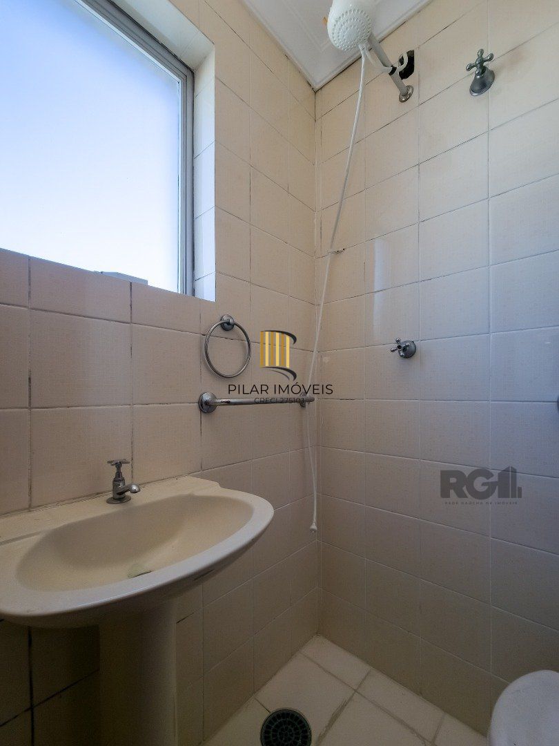 Cobertura com 222m² privativos, 3 quartos, 1 suite, lareira, piscina, 2 vagas no Bairro Rio Branco