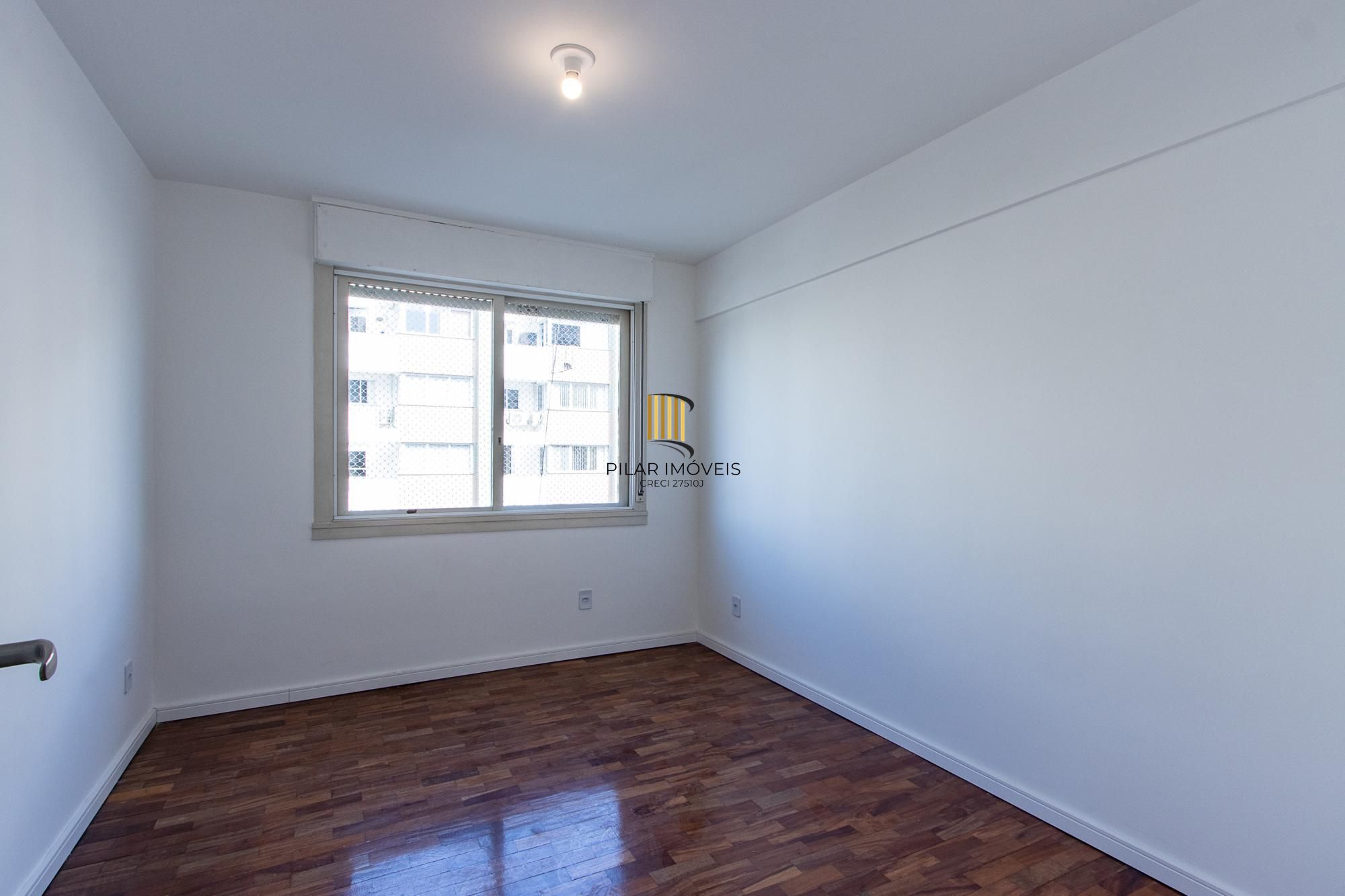 Apartamento no Menino Deus com 2 dormitórios e garagem