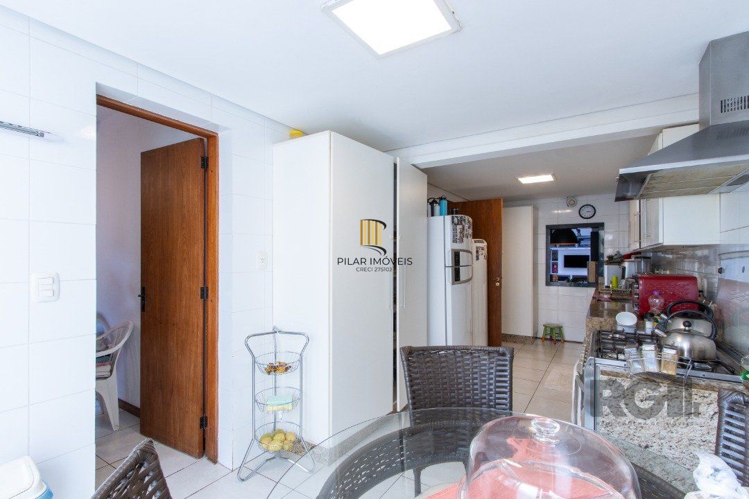 Casa de Condomínio 3 dormitórios no bairro Pedra Redonda
