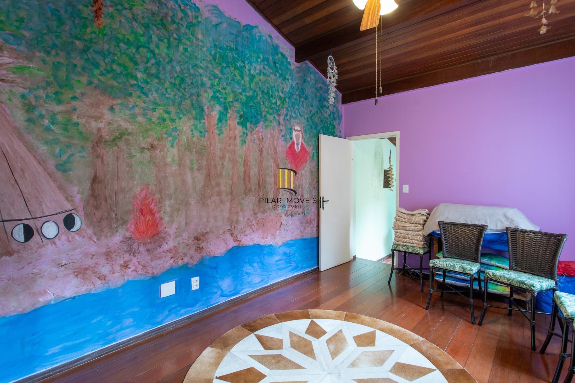 Casa 5 dormitórios no bairro Vila Assunção